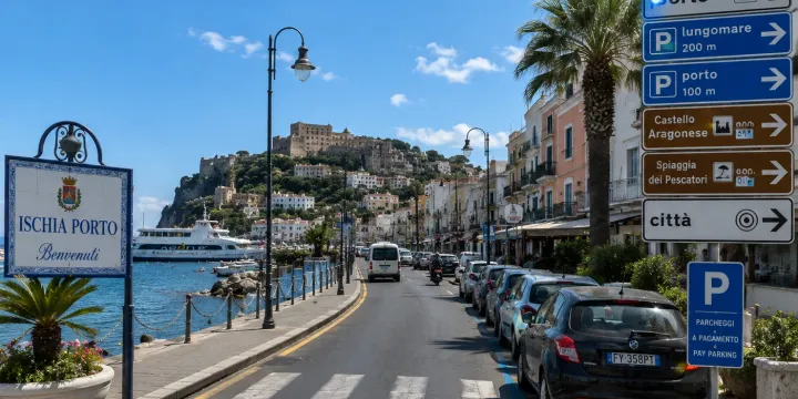 Parcheggi a Ischia Porto: dove parcheggiare l'auto e quanto costa